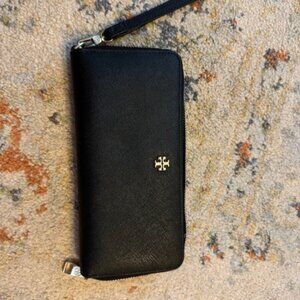 TORY BURCH Robinson Zip Continental Wallet (Black)